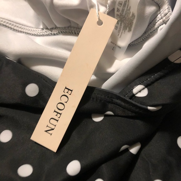 Size Large Skirted Swimsuit - Picture 4 of 7